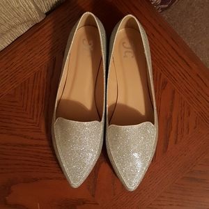 Eye-catching  Pointed Toe flats by "JC"